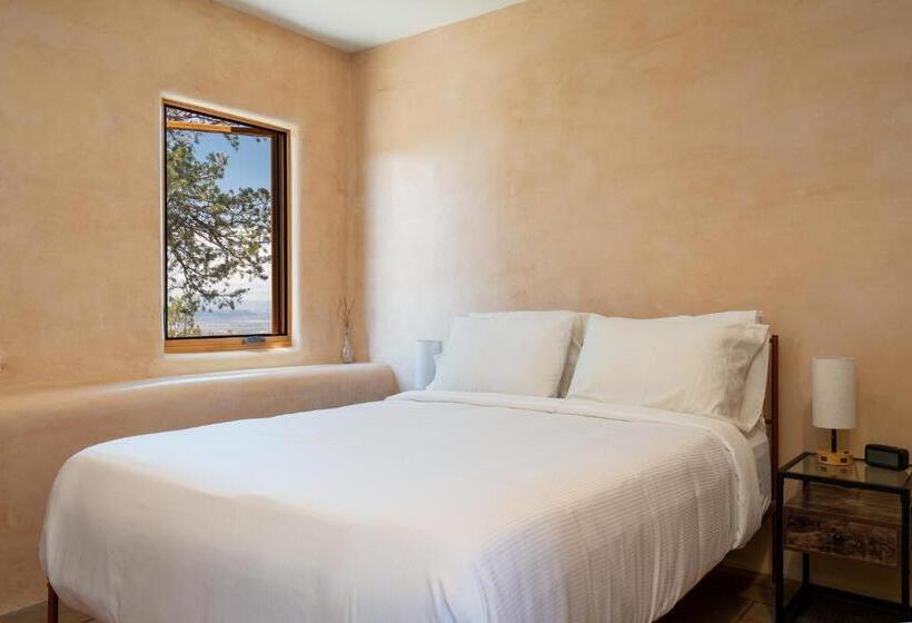 Earthship Retreat + 2 Spas + Incredible Views