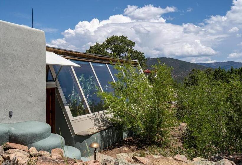 Earthship Retreat + 2 Spas + Incredible Views