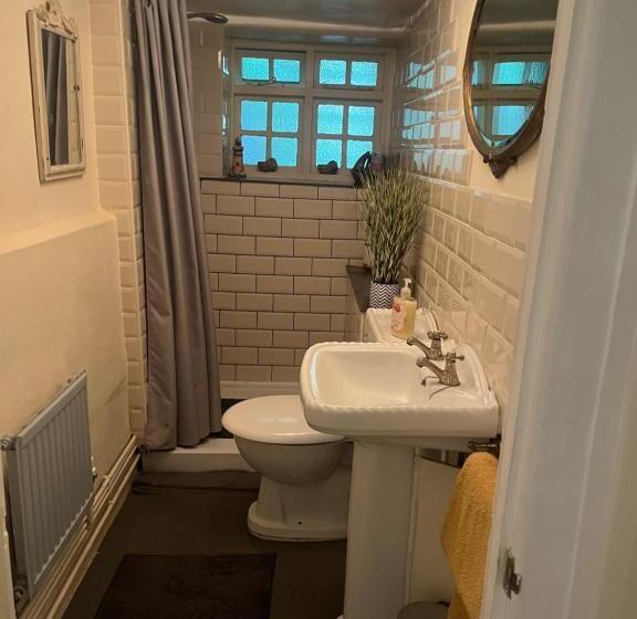 Charming Garden Flat In Vivary Park, Central Taunton