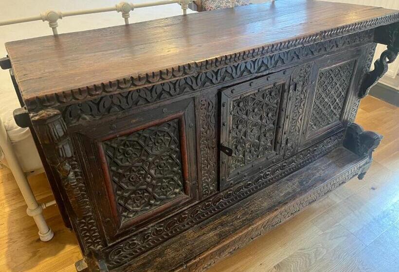 Charming Garden Flat In Vivary Park, Central Taunton