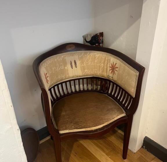 Charming Garden Flat In Vivary Park, Central Taunton