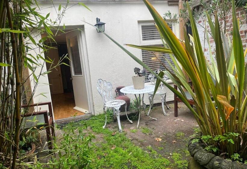 Charming Garden Flat In Vivary Park, Central Taunton