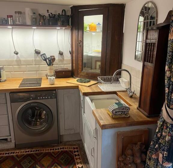 Charming Garden Flat In Vivary Park, Central Taunton