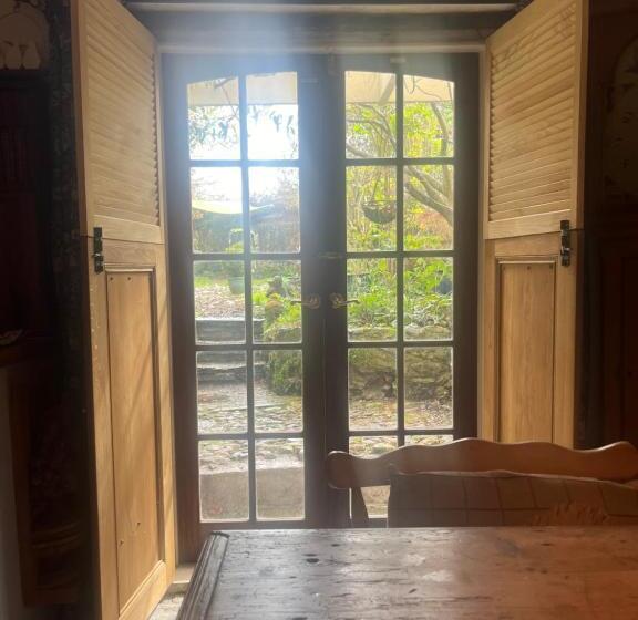 Charming Garden Flat In Vivary Park, Central Taunton