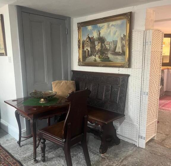 Charming Garden Flat In Vivary Park, Central Taunton