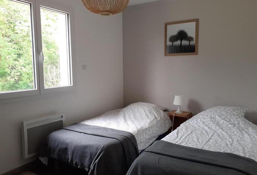 Gîte En Pleine Nature, A La Douceur Des Chênes