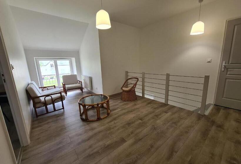 Maison Calme Avec Jardin Et Terrasse, Proche Châteauroux, 3 Chambres, 3 Salles De Bain, Parking Incl
