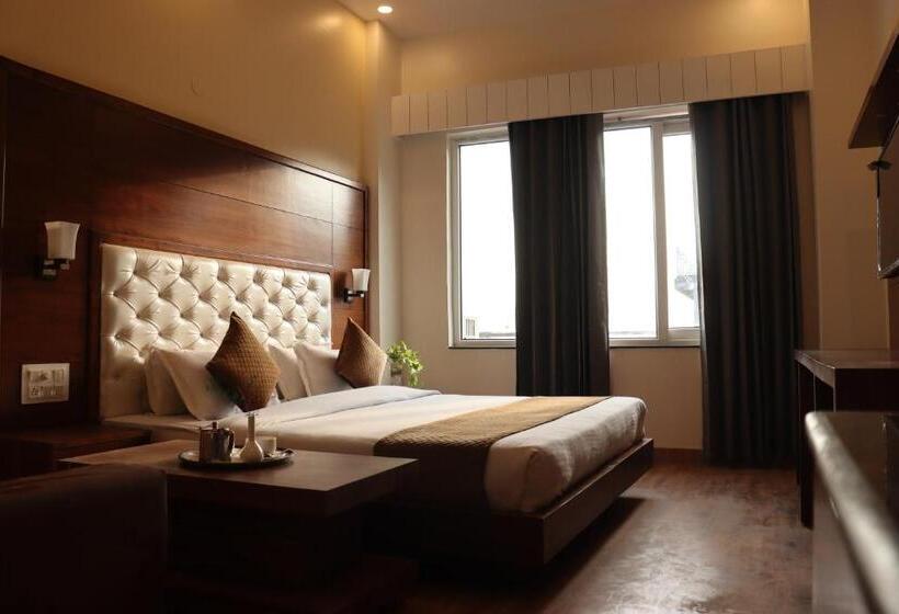 Отель Divine Lakshmi Ganga