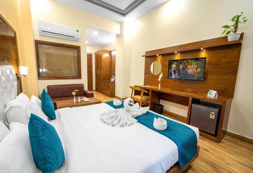 Отель Divine Lakshmi Ganga