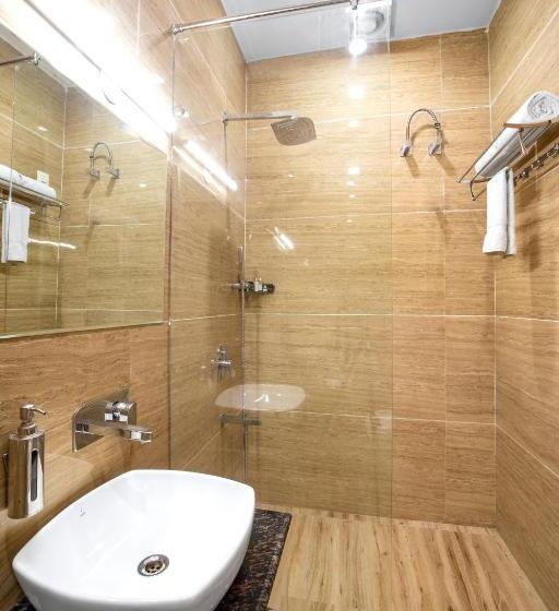 Отель Divine Lakshmi Ganga