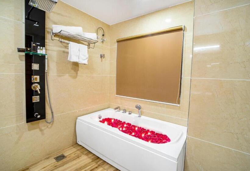 Отель Divine Lakshmi Ganga