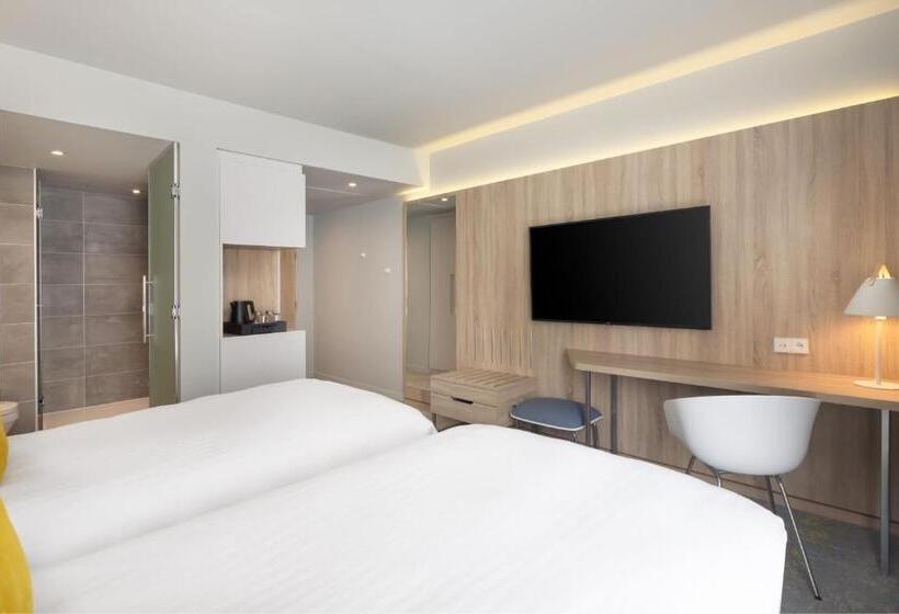 Отель Courtyard By Marriott Paris Charles De Gaulle Central Airport