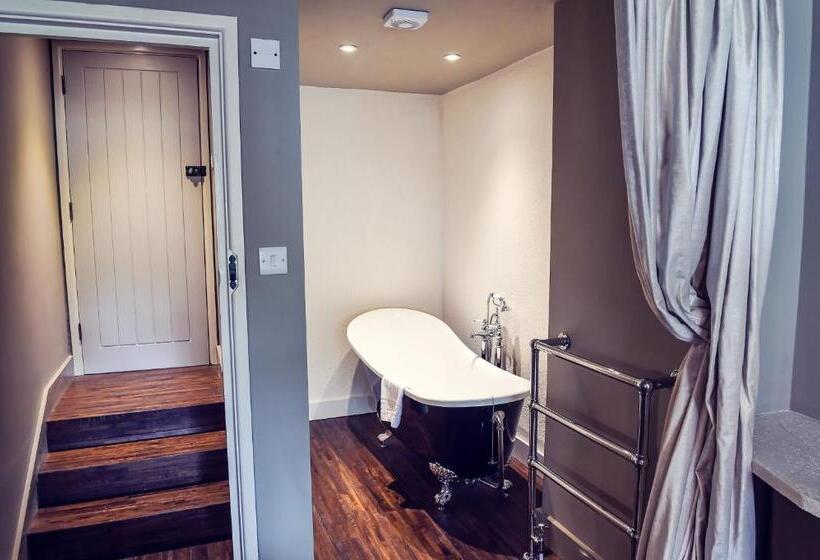 The Nest Hotel & Restaurant