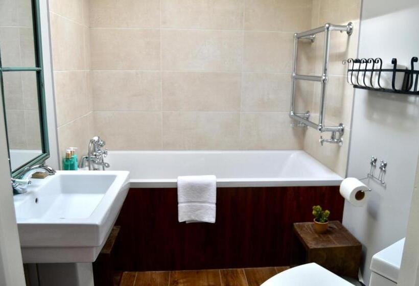 The Nest Hotel & Restaurant