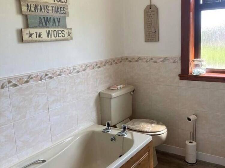 Immaculate 4 Bed House Outside Stornoway