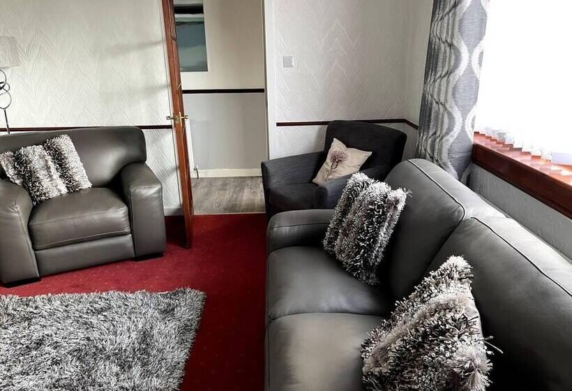 Immaculate 4 Bed House Outside Stornoway