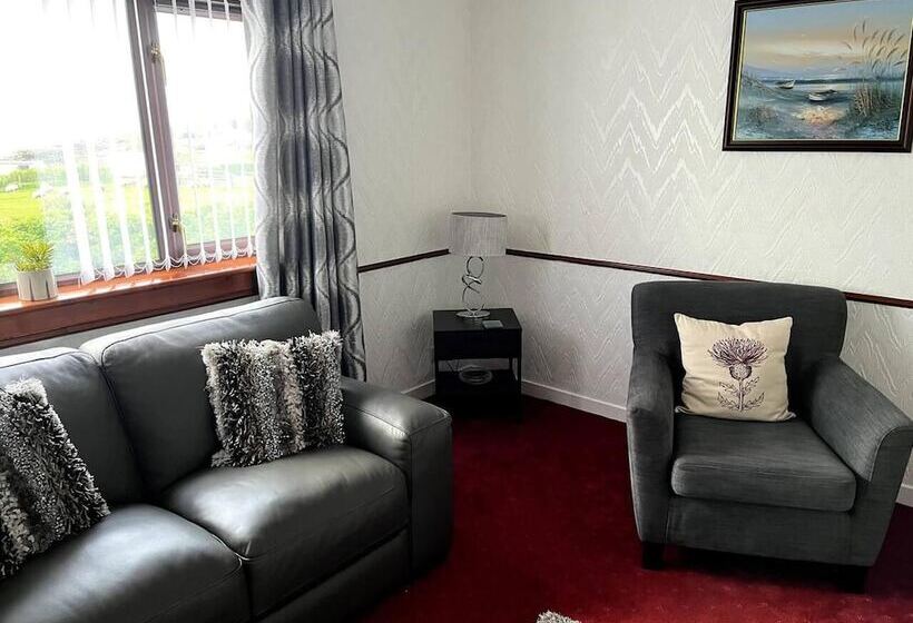 Immaculate 4 Bed House Outside Stornoway