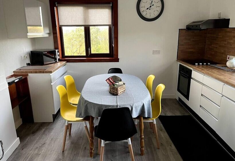 Immaculate 4 Bed House Outside Stornoway