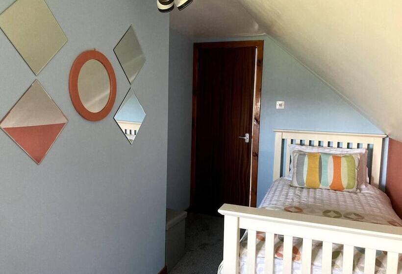 Immaculate 4 Bed House Outside Stornoway