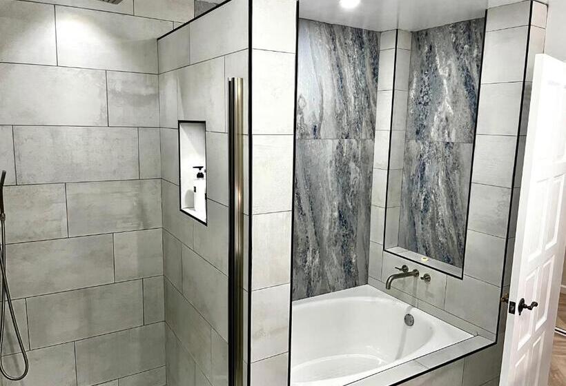 Modern Hamilton Cove Villa W/golf Cart