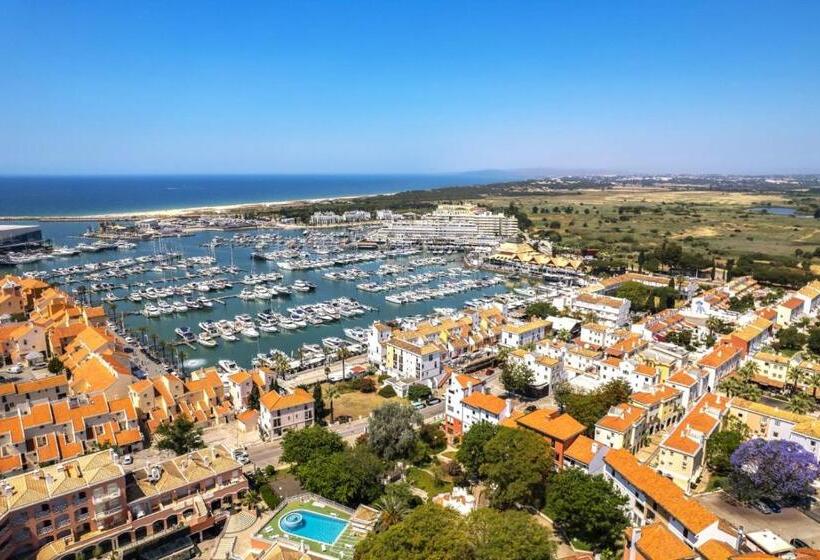 Penthouse Apartment With Large Terrace, Pool & Garden