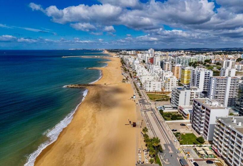 Penthouse Apartment With Large Terrace, Pool & Garden