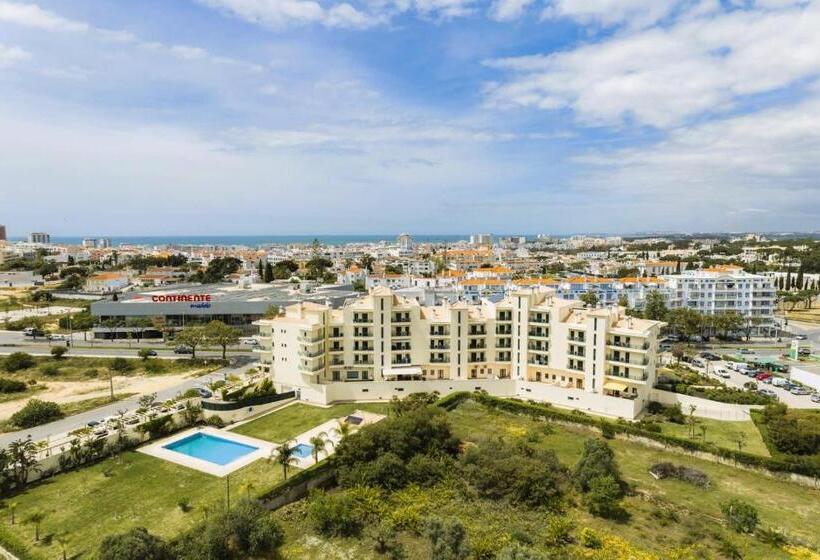 Penthouse Apartment With Large Terrace, Pool & Garden