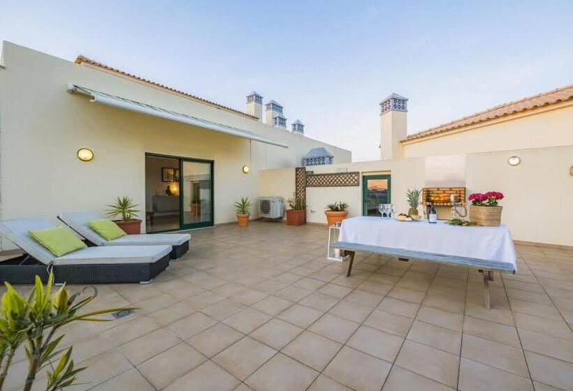 Penthouse Apartment With Large Terrace, Pool & Garden