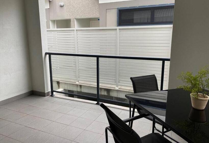 Stylish Modern Airport City Wifi Park Netflix Wine