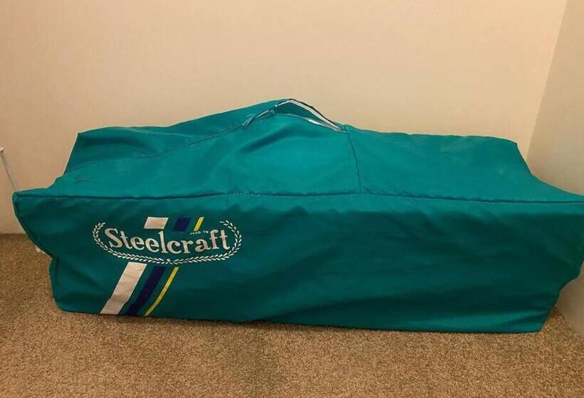 Stylish Modern Airport City Wifi Park Netflix Wine