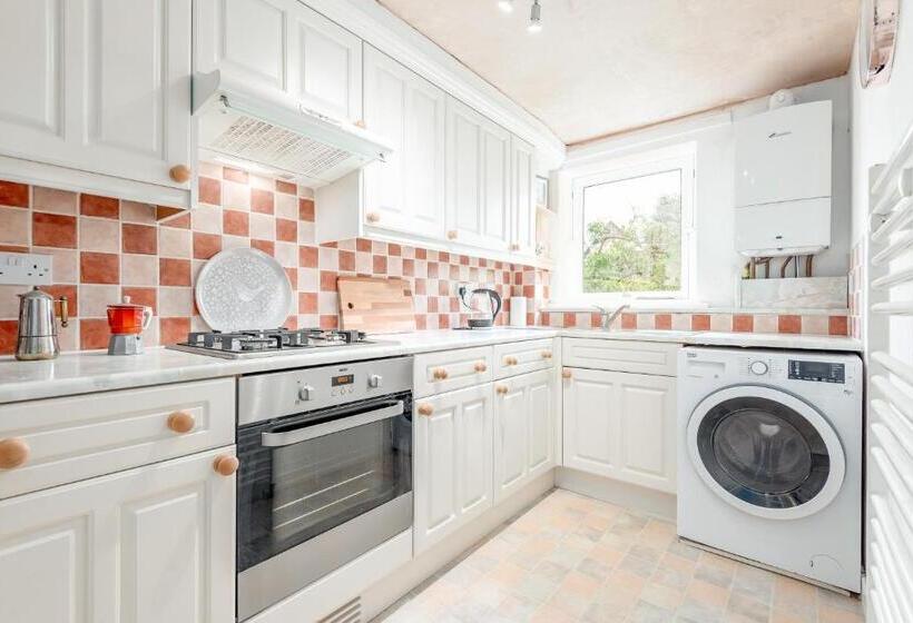 The Cooperage Garden Apartment   1 Bed 1 Bath   Near Harbour