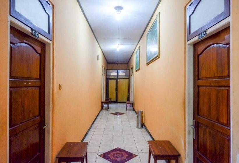 Urbanview Hotel Anugrah Kendal By Reddoorz