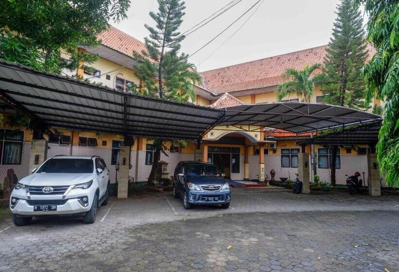 Urbanview Hotel Anugrah Kendal By Reddoorz