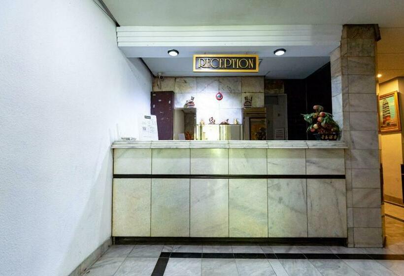 Urbanview Hotel P Residence Asemka