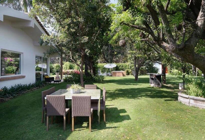 Welcome To Villa Cristy 3 Br 3 5 Wc In The La Floresta Area