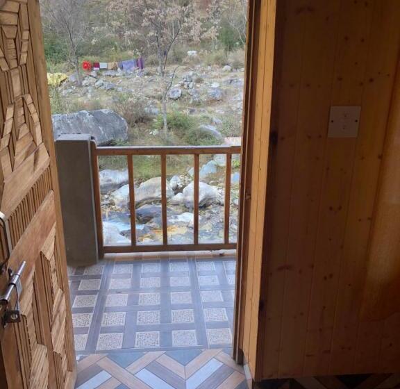 فندق صغير Earthlings Backpacker Den