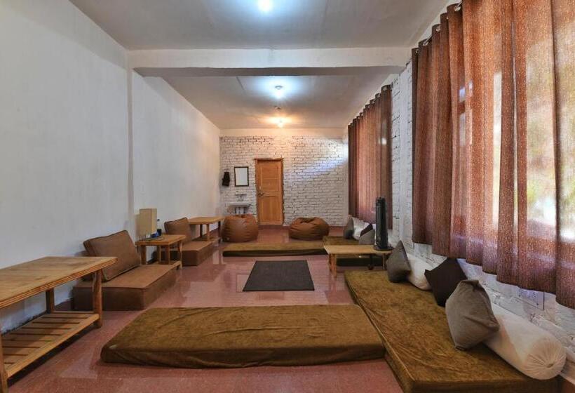 فندق صغير Earthlings Backpacker Den