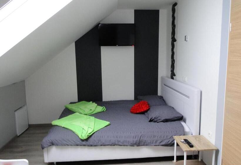 تختخواب و صبحانه Guesthouse Prenočišča širec