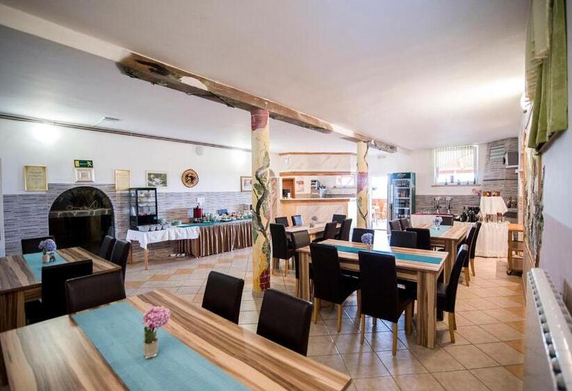 تختخواب و صبحانه Guesthouse Prenočišča širec