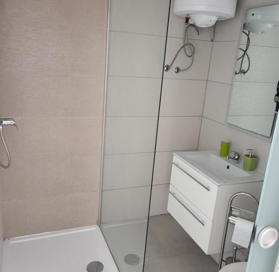 تختخواب و صبحانه Guesthouse Prenočišča širec