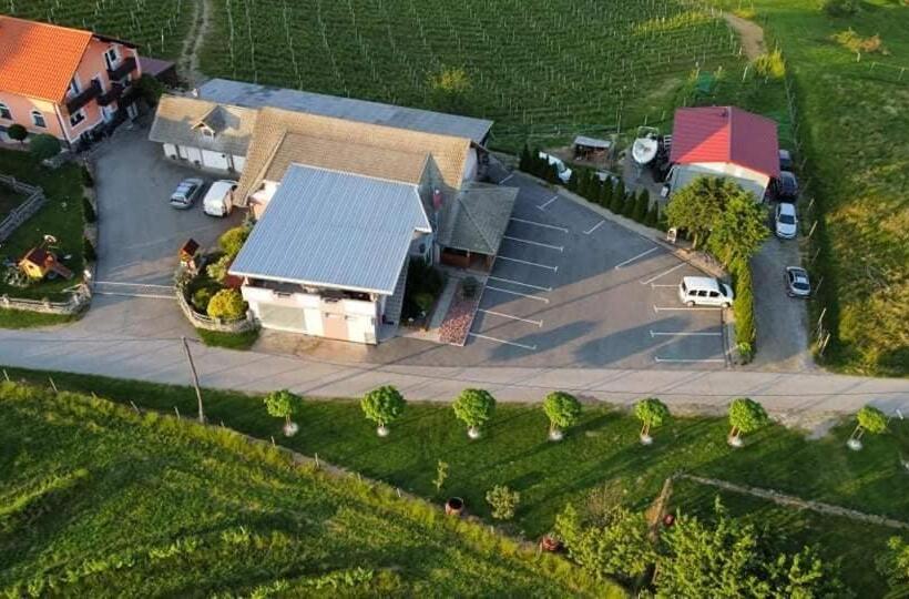 تختخواب و صبحانه Guesthouse Prenočišča širec