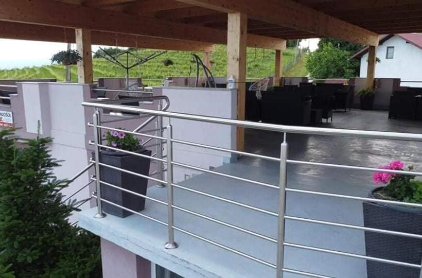 تختخواب و صبحانه Guesthouse Prenočišča širec
