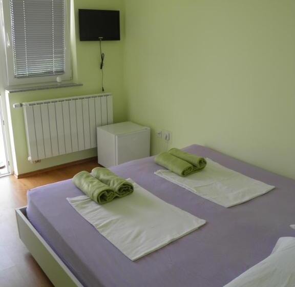 تختخواب و صبحانه Guesthouse Prenočišča širec