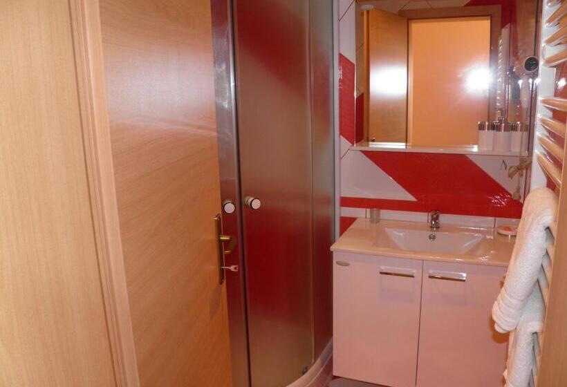 تختخواب و صبحانه Guesthouse Prenočišča širec