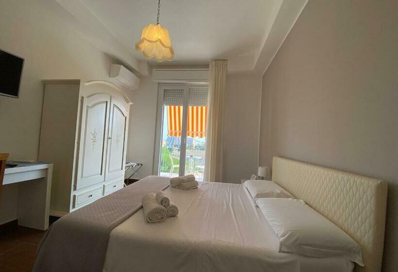 تختخواب و صبحانه Panoramic Rooms