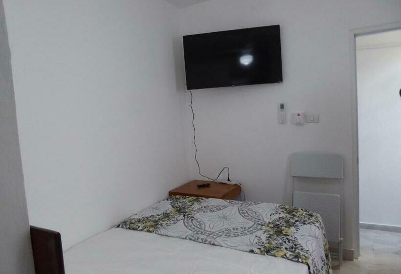 住宿加早餐 Cozy Studios Private Entrance Hs Internet Ac Hot Water Backup Generator Near The Beach