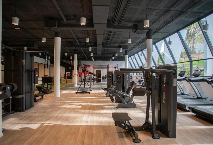 Brand New, Elegant Three Bed Apartment