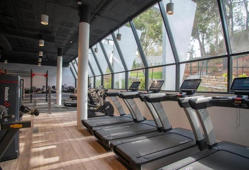 Brand New, Elegant Three Bed Apartment