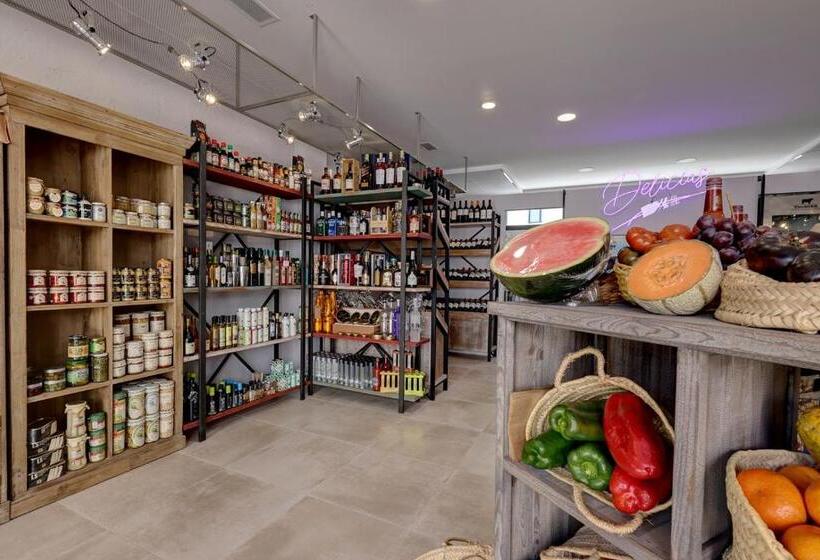 Brand New, Elegant Three Bed Apartment