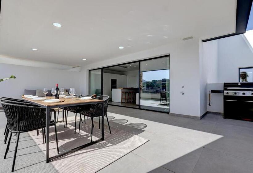 Brand New, Elegant Three Bed Apartment